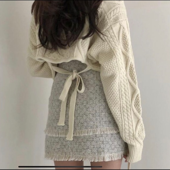 sweater - Picture 3 of 3